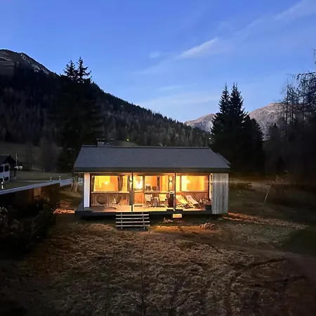 Chalet Horn Trailside Retreat * Davos